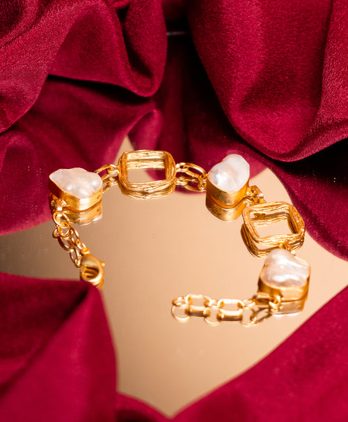 Mohanna’s Golden Frame Pearl Bracelet